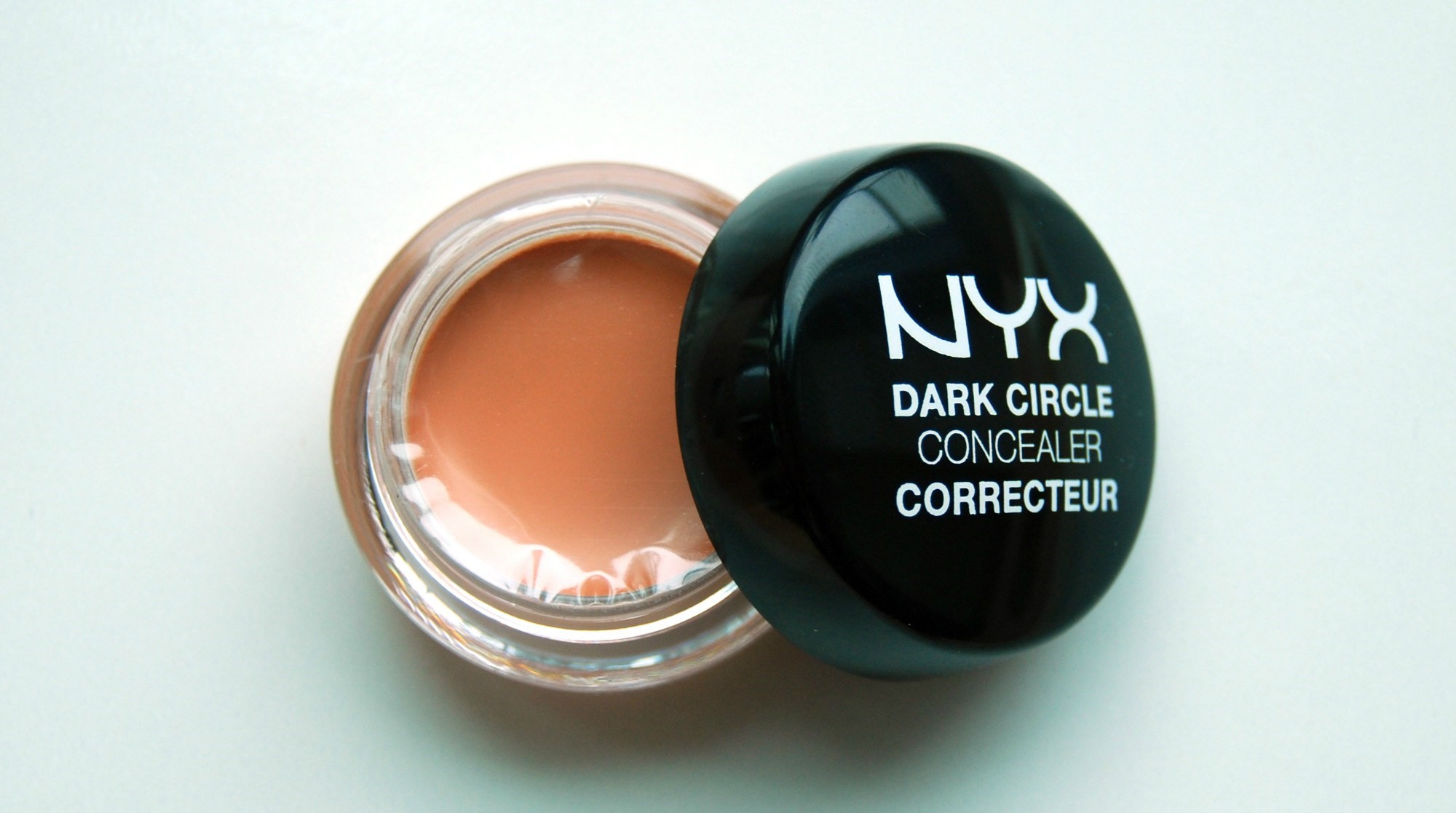 Efektivní zbraň v boji proti tmavým kruhům pod očima – Dark Circle Concealer od NYX Cosmetics